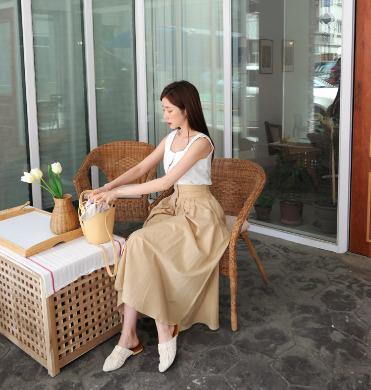 Cách chọn giày đi với chân váy nổi bật hơn